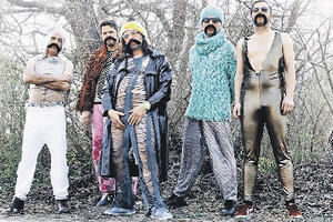 Članovi grupe Let 3 nastavljaju sa dizajniranjem kostima za nastupe