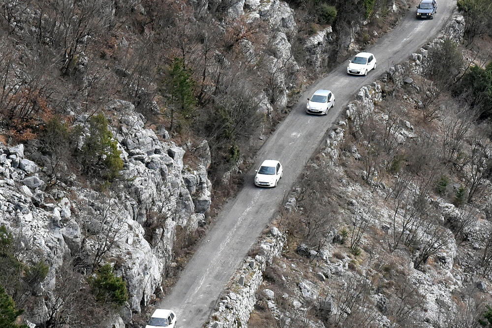Radovi na putu Podgorica-Cetinje, Foto: Boris Pejović