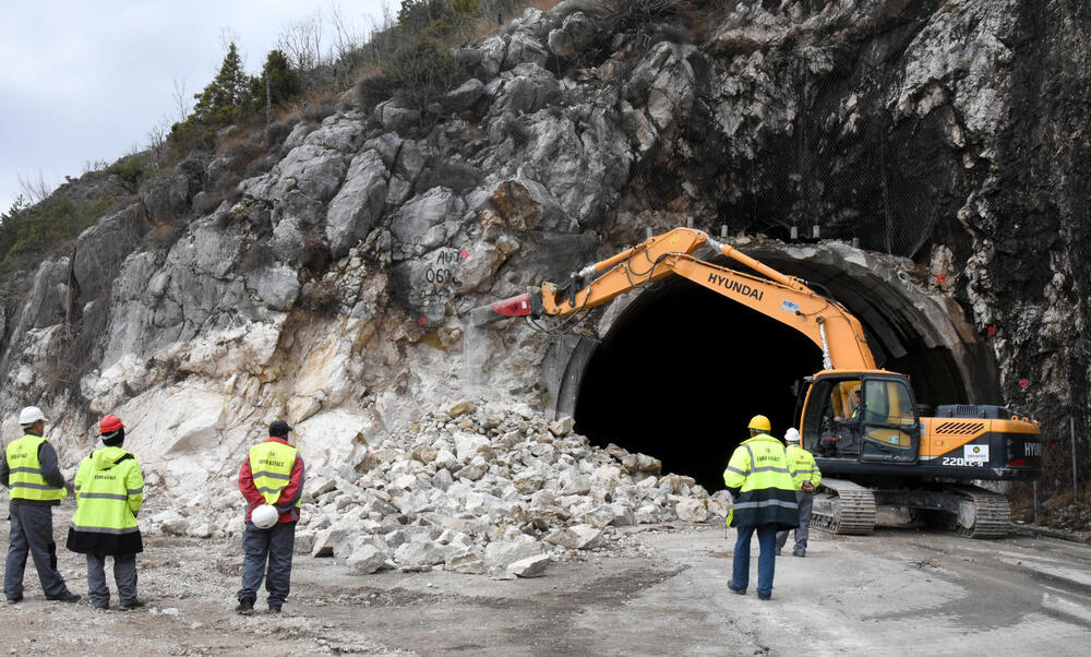 Radovi na putu Podgorica-Cetinje