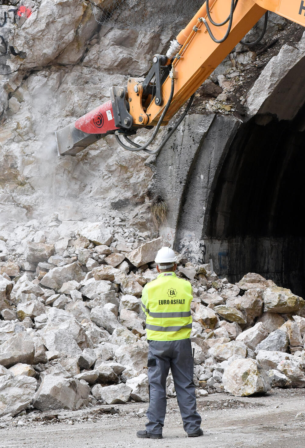 Radovi na putu Podgorica-Cetinje
