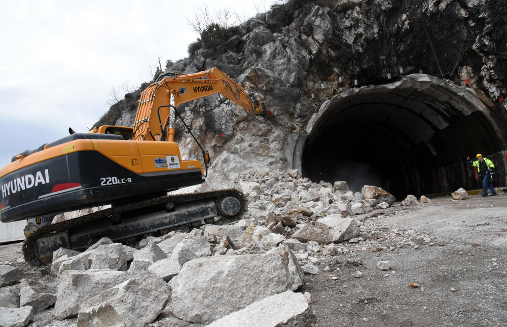 Radovi na putu Podgorica-Cetinje