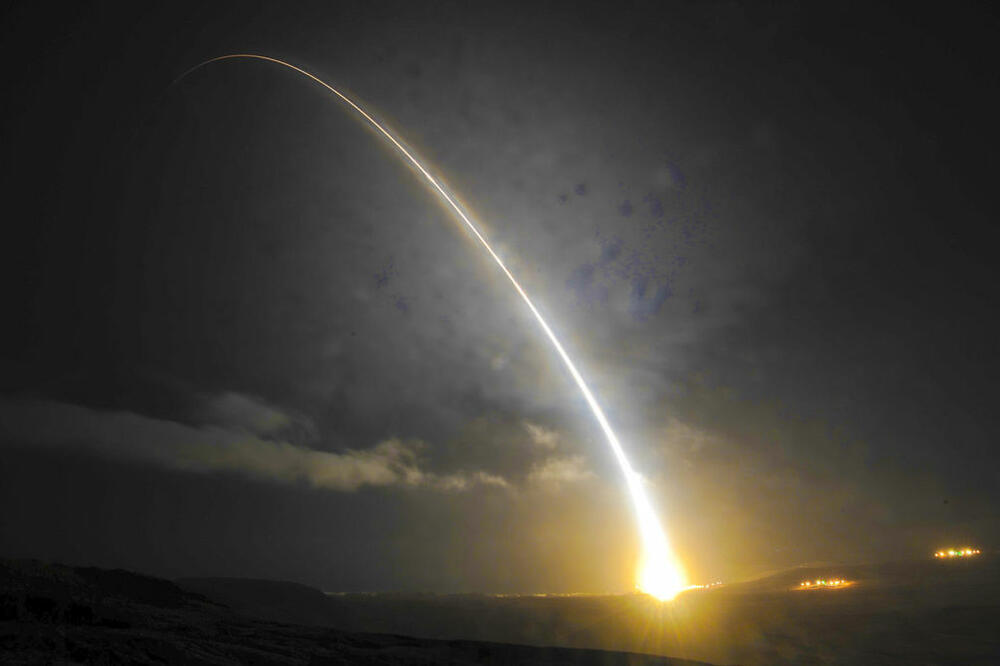 raketa, Foto: Santa Maria Times