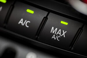 SAD: Dječak preminuo u pregrijanom automobilu