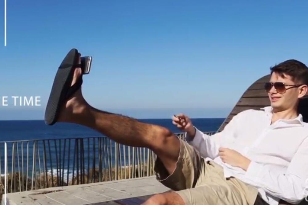 SelfieFeet, Foto: Youtube screenshot