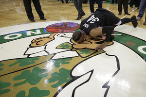 Boston se oprostio od Pirsa