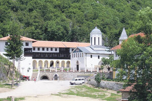 Piše na jednom, pjeva na drugom, a sanja na trećem jeziku