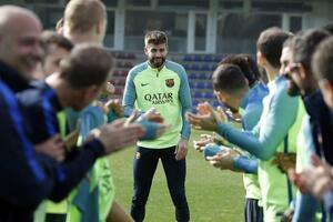 Kako su saigrači "čestitali" 30. rođendan Đeraru Pikeu