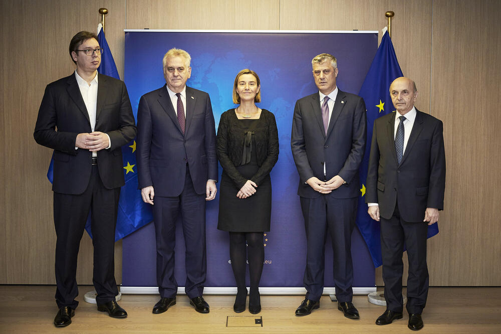 Aleksandar Vučić, Tomislav Nikolić, Federika Mogerini, Hašim Tači, Isa Mustafa, Foto: Beta-AP