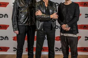 Depeche Mode: Singl u petak, album 17. marta
