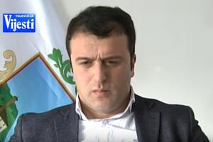 Muhović vrijeđa Njegoša i Crnogorce, a Vlada i DPS ćute