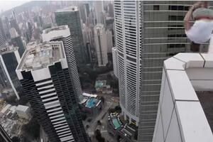 Ovaj Rus ne zna za strah: Pogledajte koliki rizik jedan čovjek...