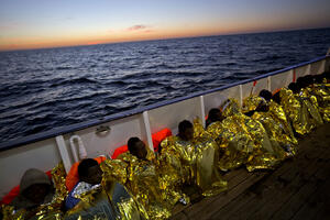 Spasioci izvukli 300 migranata iz dva čamca kod libijske obale
