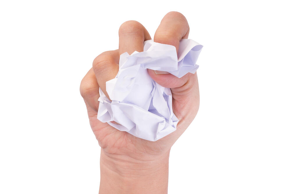 papir, bacanje papira, Foto: Shutterstock.com
