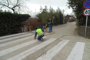 Solarni markeri na pješačkim prelazima u Tivtu
