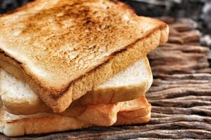 Hljeb treba tostirati samo do zlatne boje