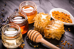 Evo zbog čega treba da jedete kašiku zlatnog meda svaki dan