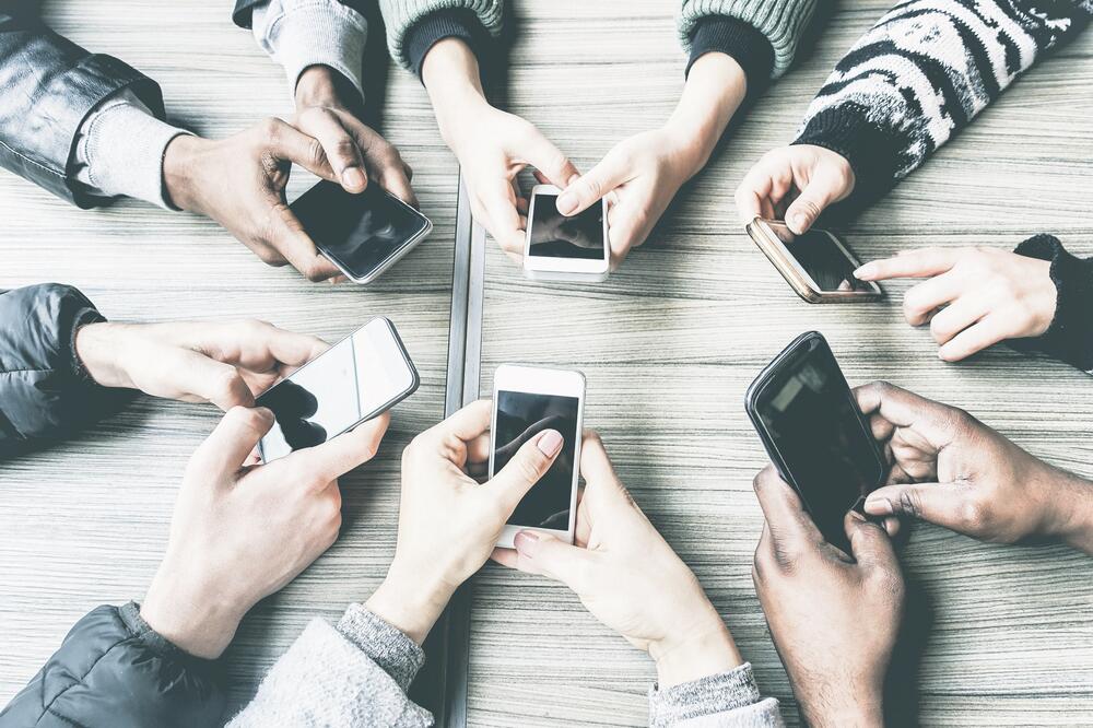 mobilni, Foto: Shutterstock.com