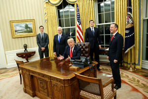 Trampov Ovalni kabinet postao zlatan