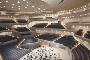 Vožnja dronom: Zavirite u velelepnu filharmonijsku dvoranu