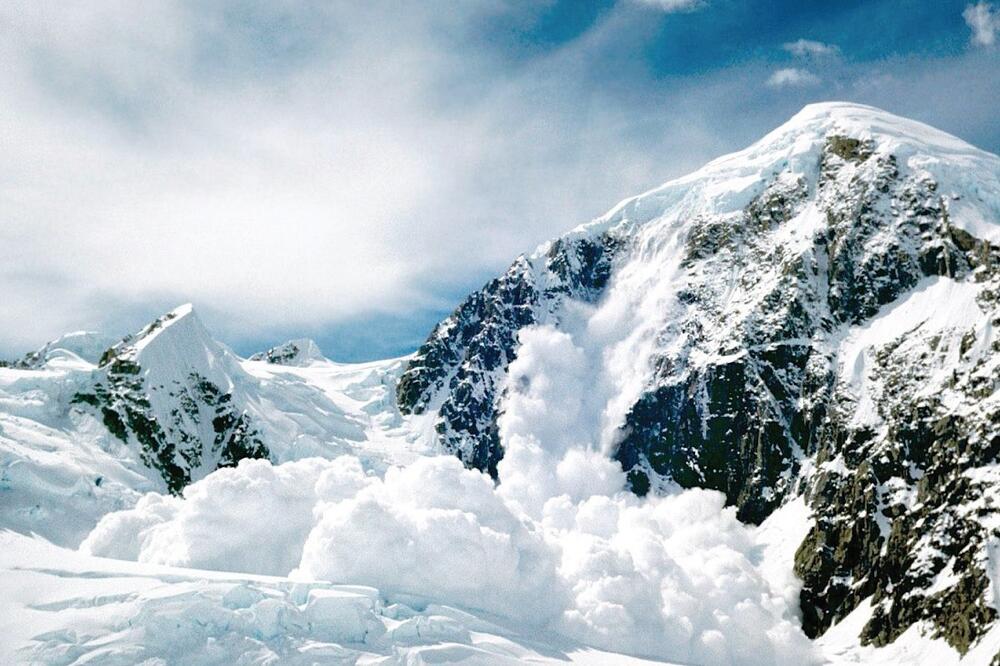 Sniježna lavina (Novine), Foto: HOJELENTESEK.HU