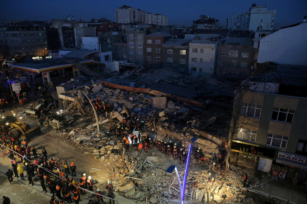 Istanbul, srušena zgrada, Foto: Reuters