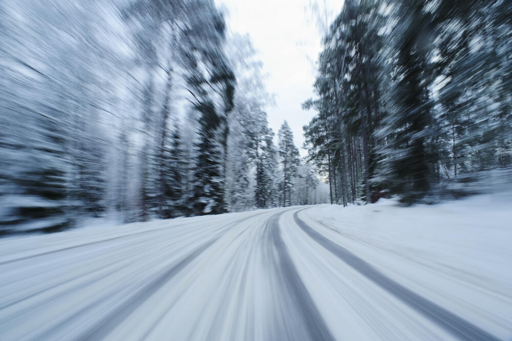 snijeg zatvoren put, snijeg put, snijeg nevrijeme, Foto: Shutterstock.com