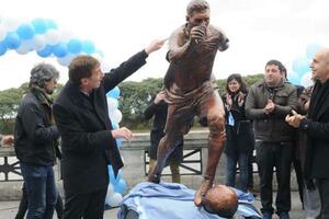 Uništena Mesijeva statua u Buenos Ajresu