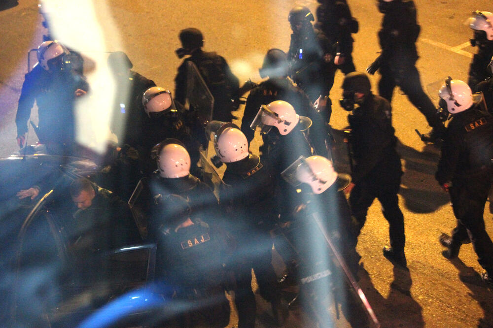 Pripadnici SAJ u noći protesta oktobra 2015. godine, Foto: Filip Roganović