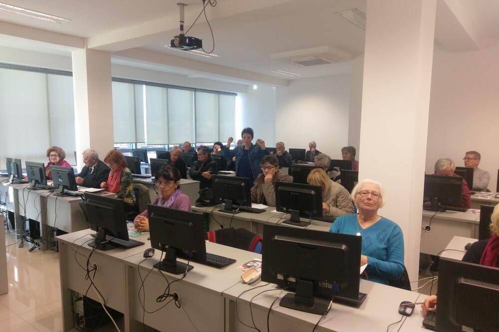 kurs, internet za seniore, penzioneri, Foto: Vijesti online