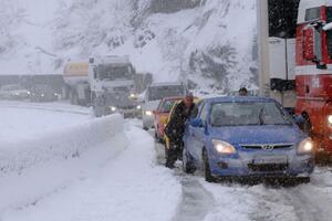 AMSCG: Putevi klizavi, oprezno zbog snijega i leda