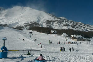 Oko 40 cm snijega na Žabljaku: Skijaši na stazama