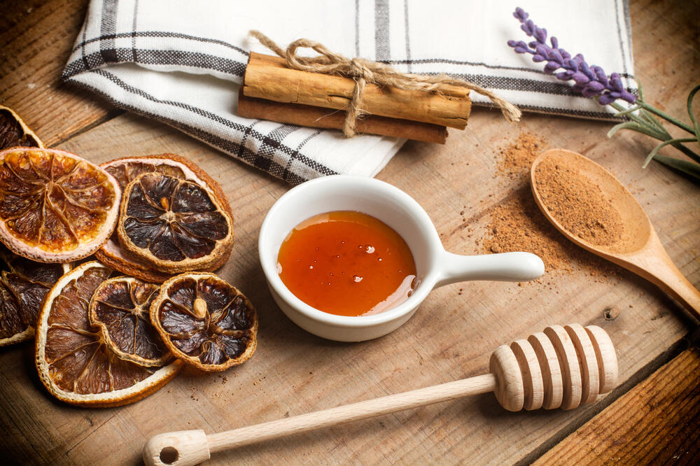 med, cimet, Foto: Shutterstock