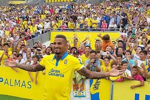 Boateng platio avion saigračima da se ne muče na aerodromu