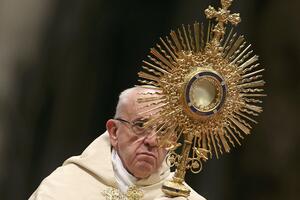 Papa Franjo pozvao da se pomogne mladima