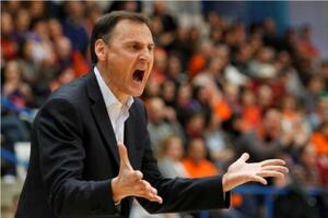 Revolucija - trofejni Španac na klupi Crne Gore