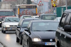 AMSCG: Oprezno vozite, na sjeveru poledica