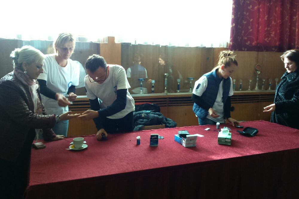 mjerenje šećera, Plavi krug, Foto: Slavica Kosić