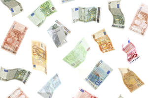 Njemačka: Zaboravio aktovku iz koje se razletio novac po putu
