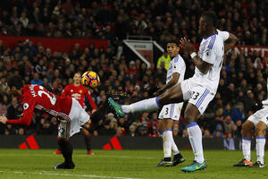 Čudesni gol Mhitarjana, ali uz jednu "manu"