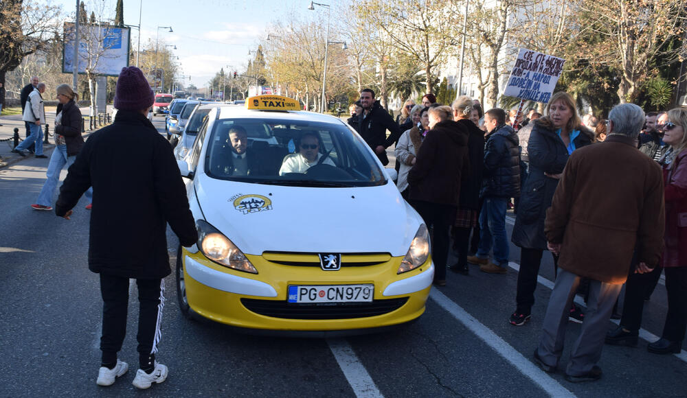protest ispred Skupštine
