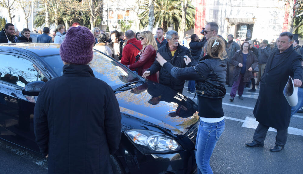 protest ispred Skupštine