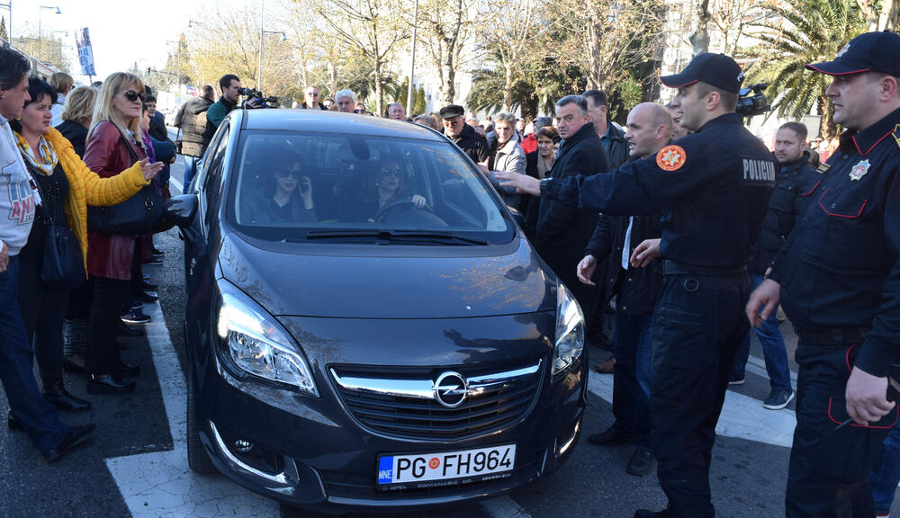 protest ispred Skupštine