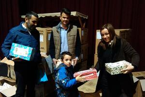 Rotari klub Bar podijelio 500 novogodišnjih poklon paketića