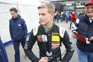 Stiže novi Šumaher, Mik na korak od Formule 1