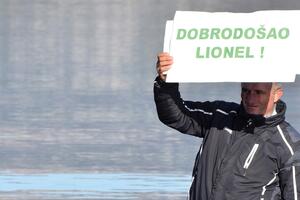 Prodajte i nas, nijesmo gubavi