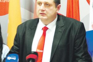 Čađenović: Oni koji postavljaju baze su pritisli Stijepovića da...