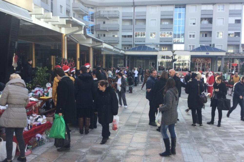 novogodišnji bazar, Tivat, Foto: Siniša Luković