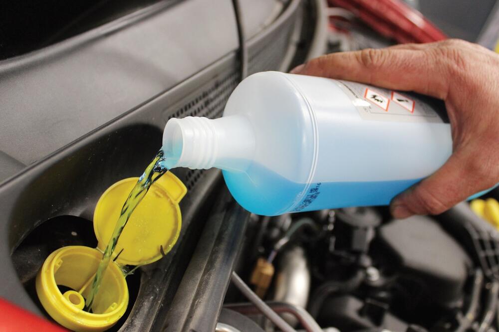 Tečnost, automobil (Novine)