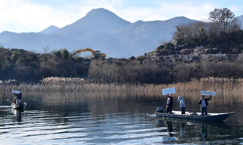 Porto Skadar lake, protest