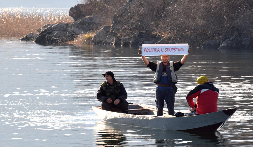 Porto Skadar lake, protest